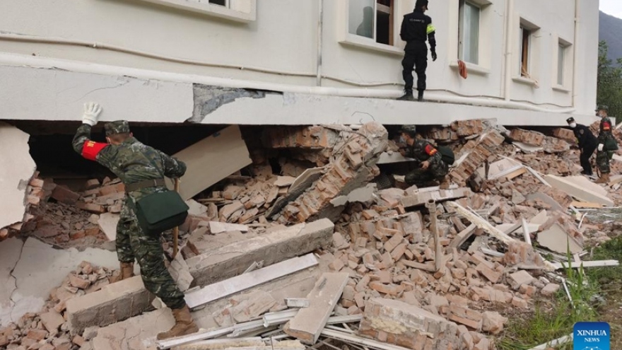 Thương vong do động đất ở Trung Quốc tiếp tục tăng mạnh